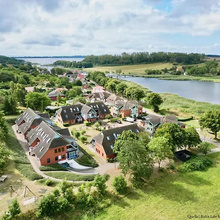 10 Im Fischerhaus Am Neuensiener Sellin (Rugen)